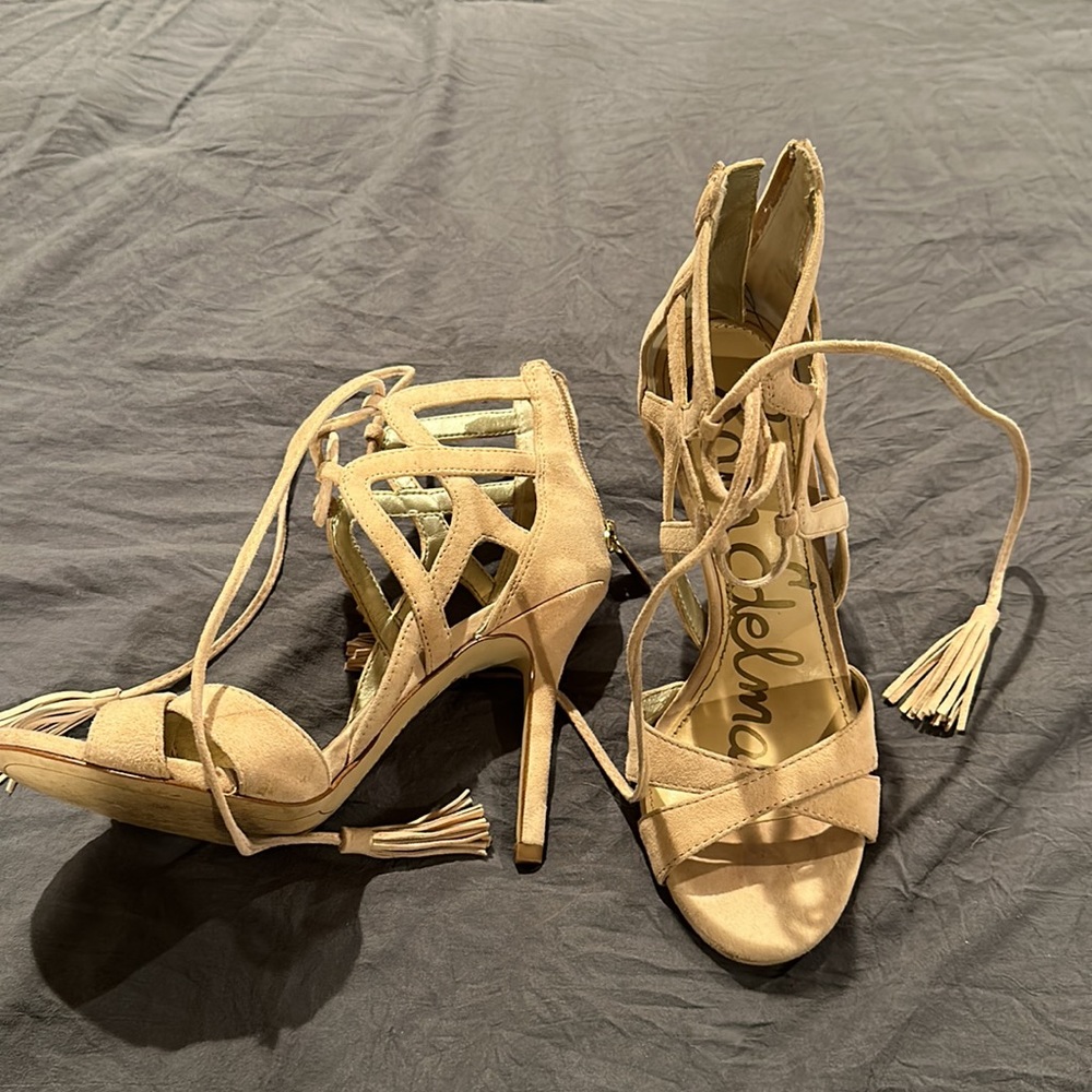 Heels - Picture 2 of 2